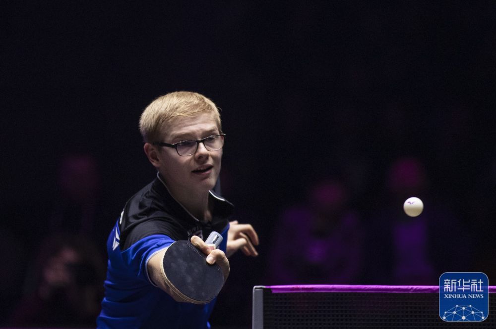 动作几乎与 动作几乎与